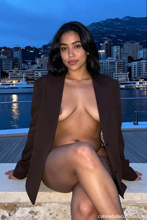 Camille34, 24
