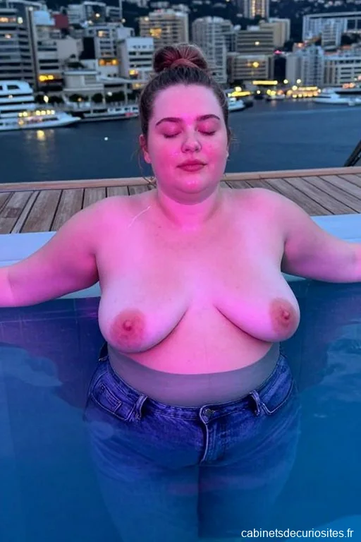 Chloe22Monts, 22