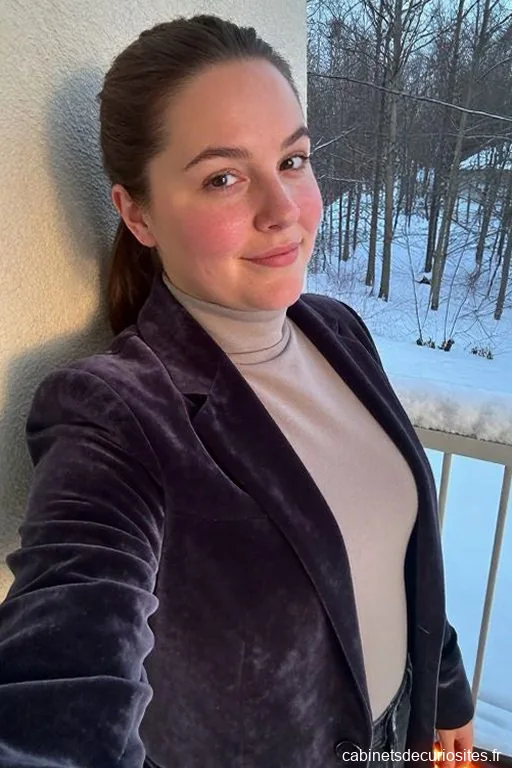 Chloe44_33, 33