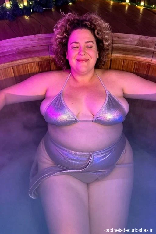 Chloe62Hot, 42