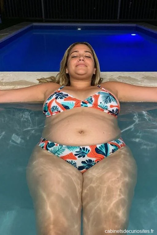 Chloe65, 30