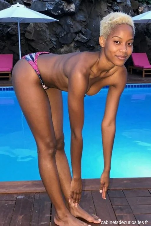 Chloe92, 33
