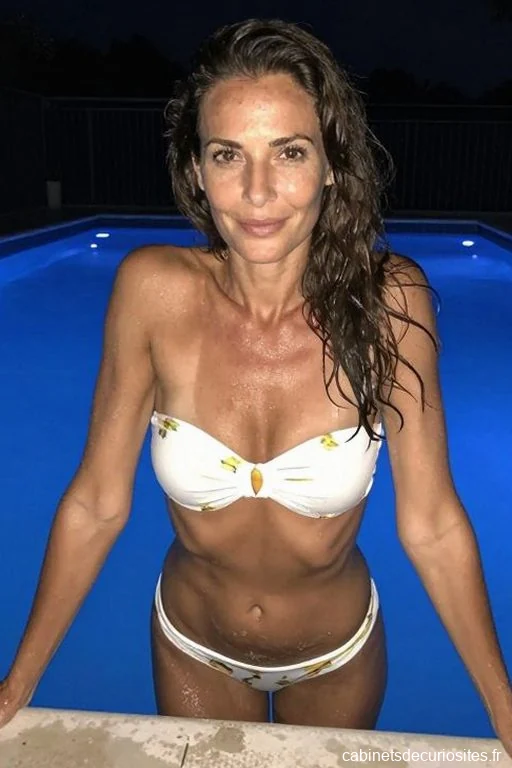 Claire49, 45