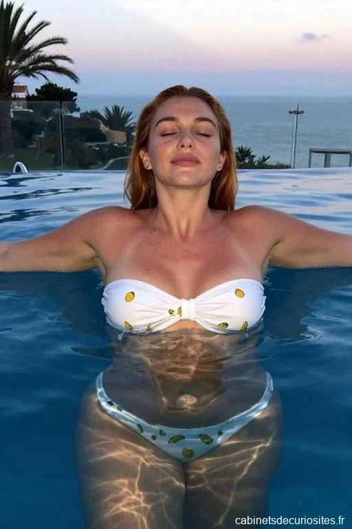 Julie63Hot, 32