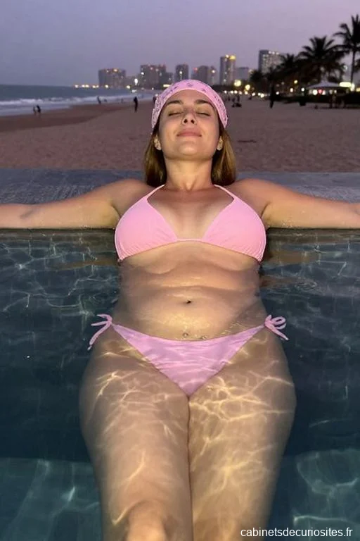 Julie84Hot, 29