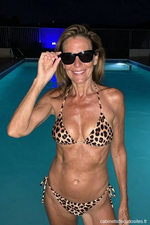Lola33Hot, 50