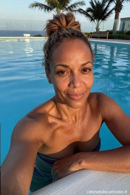 Lola37Hot, 44